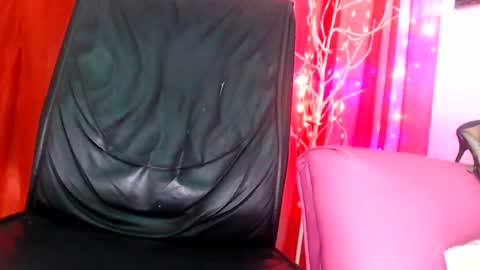 Snapshot of horny_mommy17 chatting on 07/11/26, 02:31 armina online show from 07/11/26, 02:31