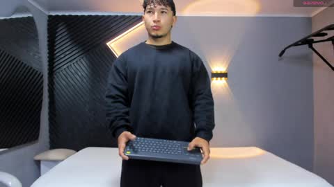 Snapshot of horny_nick18 chatting on 04/25/26, 11:35 horny_nick18 online show from 04/25/26, 11:35
