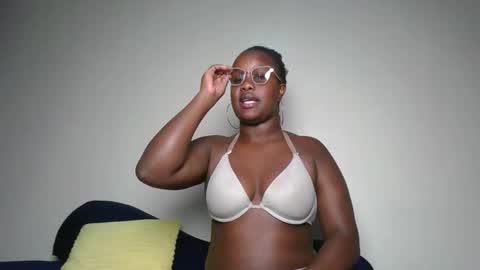 Lucy online show from 02/06/26, 01:32