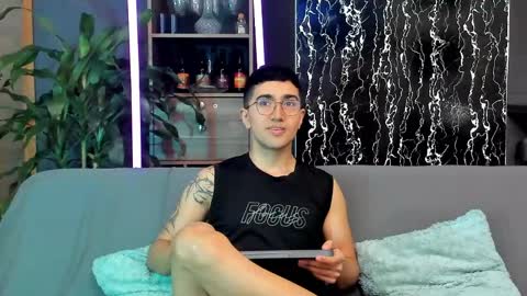 Snapshot of horny_twinks_guys chatting on 05/31/26, 02:35 Alex and Camilo online show from 05/31/26, 02:35