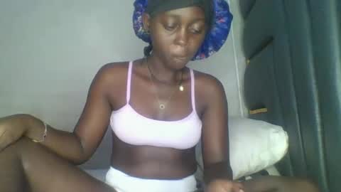 Snapshot of hornybella84 chatting on 03/30/26, 06:03 Bella online show from 03/30/26, 06:03