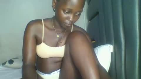 Snapshot of hornybella84 chatting on 04/14/26, 07:25 Bella online show from 04/14/26, 07:25