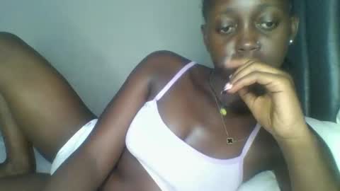 Snapshot of hornybella84 chatting on 04/16/26, 06:14 Bella online show from 04/16/26, 06:14