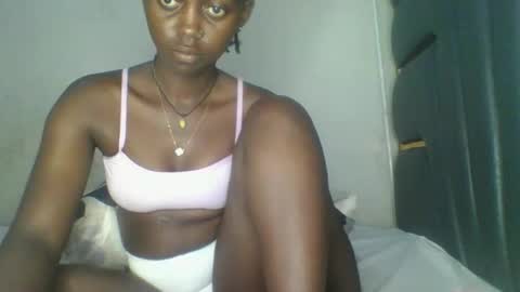 Snapshot of hornybella84 chatting on 04/18/26, 07:01 Bella online show from 04/18/26, 07:01