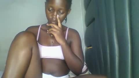 Snapshot of hornybella84 chatting on 04/20/26, 07:00 Bella online show from 04/20/26, 07:00