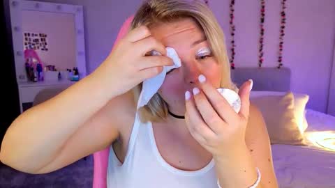 Snapshot of hornycakee chatting on 11/12/25, 03:34 HornyCakee online show from 11/12/25, 03:34