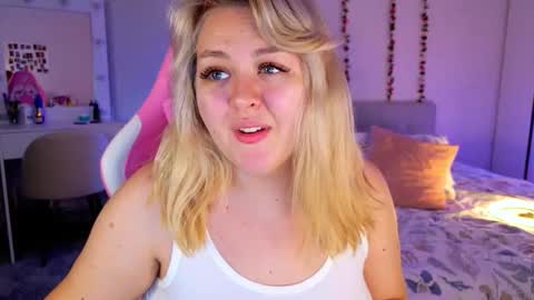 Snapshot of hornycakee chatting on 11/23/25, 10:15 HornyCakee online show from 11/23/25, 10:15