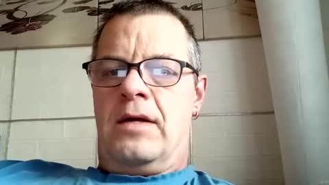 Snapshot of hornycum71 chatting on 01/05/25, 10:53 Thorsten online show from 01/05/25, 10:53