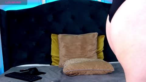 Snapshot of hornygirllx chatting on 02/18/25, 12:15 AshlineKatte online show from 02/18/25, 12:15