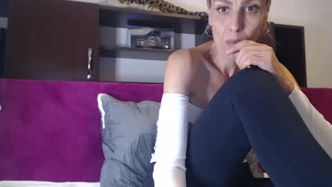 Snapshot of hornygirllx chatting on 09/27/25, 06:02 AshlineKatte online show from 09/27/25, 06:02