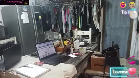 Snapshot of hornyhippies0080 chatting on 10/26/25, 06:14 Nix D online show from 10/26/25, 06:14