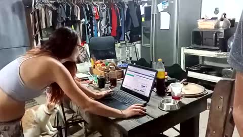 Snapshot of hornyhippies0080 chatting on 11/08/25, 08:18 Nix D online show from 11/08/25, 08:18