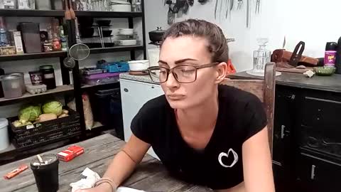 Snapshot of hornyhippies0080 chatting on 11/14/25, 03:55 Nix D online show from 11/14/25, 03:55