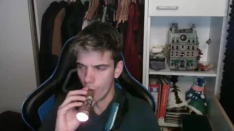 Snapshot of hornyjoey1 chatting on 11/18/25, 06:45 Joey online show from 11/18/25, 06:45