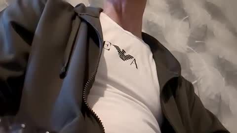 Snapshot of hornymilf39 chatting on 02/15/25, 01:38 HawkTuah online show from 02/15/25, 01:38