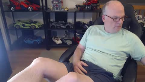 Snapshot of hornynthick70 chatting on 12/15/24, 04:40 hornynthick70 online show from 12/15/24, 04:40