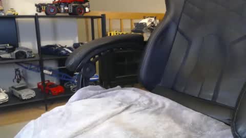 Snapshot of hornynthick70 chatting on 02/25/25, 01:52 hornynthick70 online show from 02/25/25, 01:52