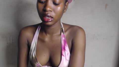 Snapshot of hornyslut_xx chatting on 04/27/26, 07:50 Bella online show from 04/27/26, 07:50