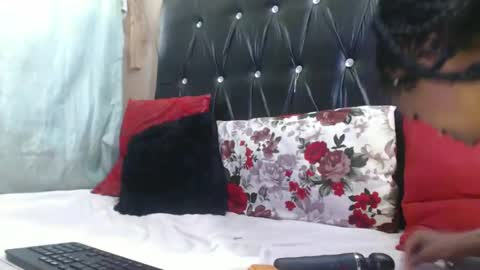 Snapshot of hornysnowie23x chatting on 10/07/25, 10:34 hornysnowie23x online show from 10/07/25, 10:34