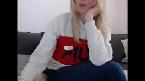 Snapshot of hornyssima chatting on 05/17/26, 02:24 Hornyssima online show from 05/17/26, 02:24
