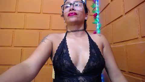 Snapshot of hornywife_ chatting on 12/25/24, 02:46 Agatha online show from 12/25/24, 02:46