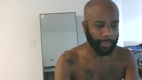 Snapshot of horus00 chatting on 12/17/24, 01:16 Horus00 online show from 12/17/24, 01:16