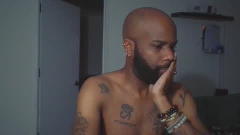 Snapshot of horus00 chatting on 11/13/25, 11:20 Horus00 online show from 11/13/25, 11:20