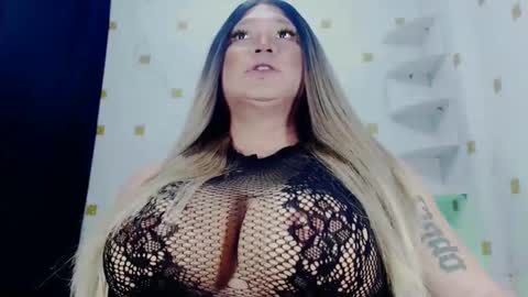 YOUR MAJESTY LUCY PEARL online show from 01/28/25, 03:57