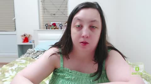Snapshot of hot_and_pretty chatting on 01/09/25, 03:44 Lila online show from 01/09/25, 03:44