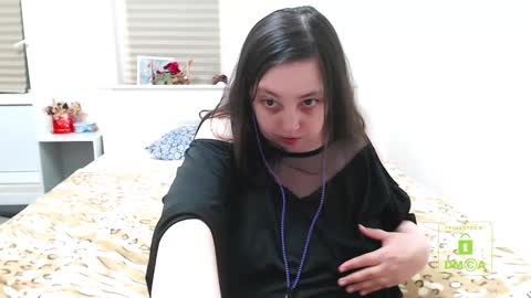 Snapshot of hot_and_pretty chatting on 02/17/25, 04:04 Lila online show from 02/17/25, 04:04