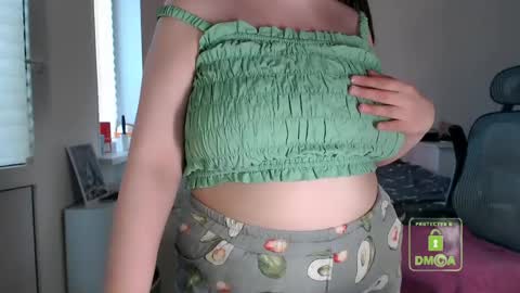 Snapshot of hot_and_pretty chatting on 05/17/26, 02:46 Lila online show from 05/17/26, 02:46