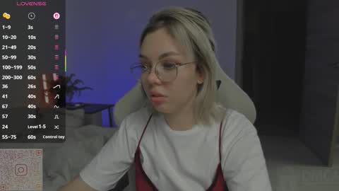 Snapshot of hot_babayaga chatting on 09/21/25, 04:19   online show from 09/21/25, 04:19