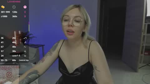 Snapshot of hot_babayaga chatting on 09/22/25, 04:20   online show from 09/22/25, 04:20