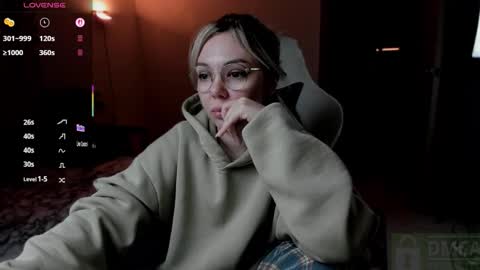 Snapshot of hot_babayaga chatting on 10/14/25, 10:43   online show from 10/14/25, 10:43