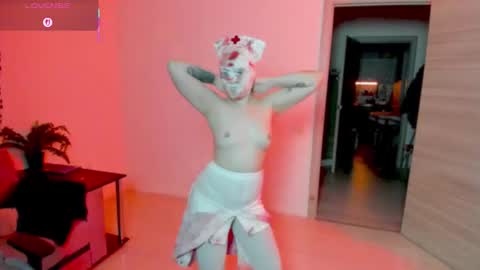 Snapshot of hot_babayaga chatting on 10/31/25, 05:47   online show from 10/31/25, 05:47