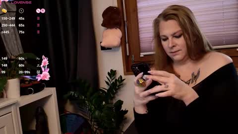 Snapshot of hot_beautiful_milf chatting on 11/10/25, 12:37 Joy online show from 11/10/25, 12:37