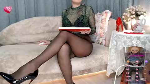 Snapshot of hot_best_lovers_ chatting on 01/25/25, 09:57 Liza online show from 01/25/25, 09:57