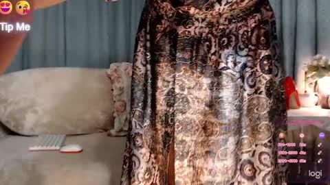 Snapshot of hot_best_lovers_ chatting on 02/14/25, 05:03 Liza online show from 02/14/25, 05:03