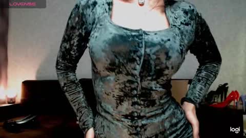 Snapshot of hot_best_lovers_ chatting on 10/28/25, 09:06 Liza online show from 10/28/25, 09:06