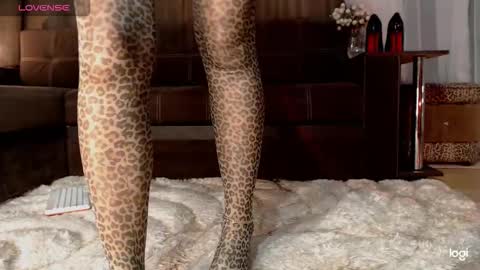 Snapshot of hot_best_lovers_ chatting on 02/21/26, 09:49 Liza online show from 02/21/26, 09:49