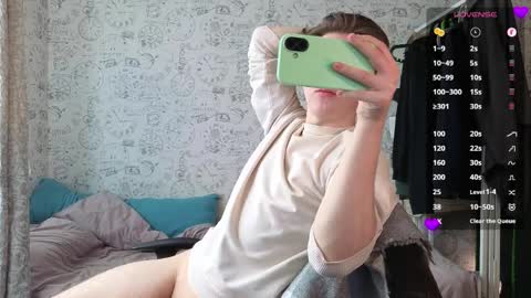 Snapshot of hot_boy_oscar chatting on 04/05/26, 11:18 Oscar online show from 04/05/26, 11:18