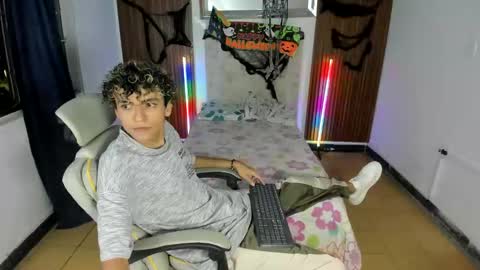 Snapshot of hot_bunny713 chatting on 10/30/25, 12:23 hot bunny online show from 10/30/25, 12:23