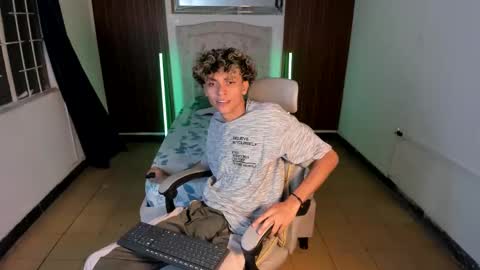 Snapshot of hot_bunny713 chatting on 11/16/25, 01:22 hot bunny online show from 11/16/25, 01:22