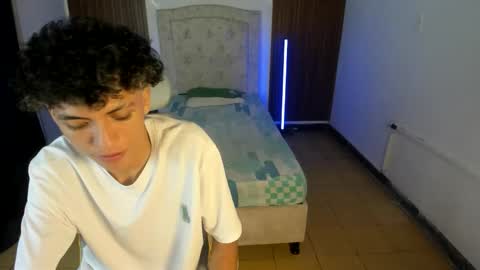 Snapshot of hot_bunny713 chatting on 11/30/25, 03:54 hot bunny online show from 11/30/25, 03:54