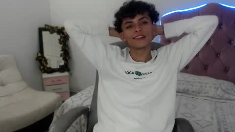 Snapshot of hot_bunny777_ chatting on 12/04/25, 05:32 Salomon online show from 12/04/25, 05:32