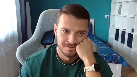 hot_cap_77 online show from 10/15/25, 01:00