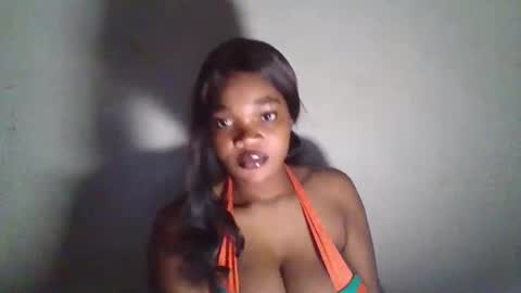 Snapshot of hot_choccoolate chatting on 05/27/26, 12:40 Zarah online show from 05/27/26, 12:40