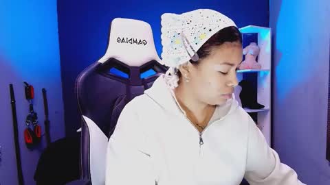 Snapshot of hot_chocolate_4u chatting on 11/10/25, 12:15 hot chocolate 4u online show from 11/10/25, 12:15