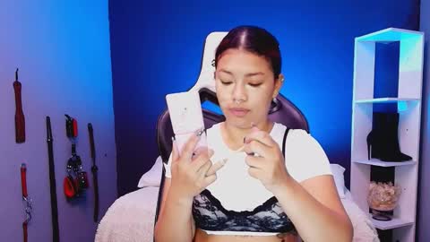 Snapshot of hot_chocolate_4u chatting on 11/15/25, 12:34 hot chocolate 4u online show from 11/15/25, 12:34