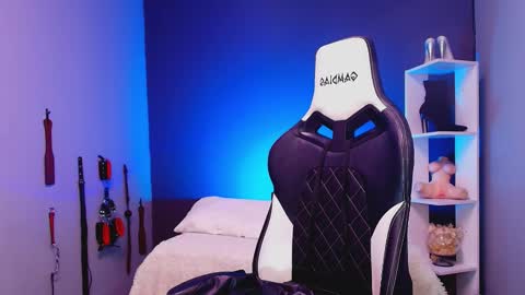 Snapshot of hot_chocolate_4u chatting on 11/29/25, 12:08 hot chocolate 4u online show from 11/29/25, 12:08